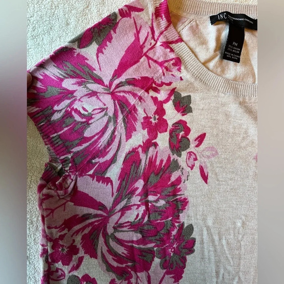 INC International Concepts petite medium floral knit top - Picture 3 of 3